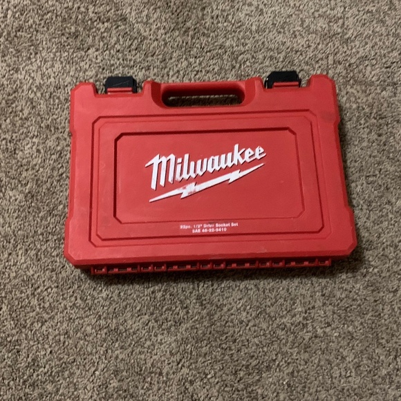 Milwaukee 1/2” Ratchet Socket Set 48-22-9410 - Picture 3 of 3